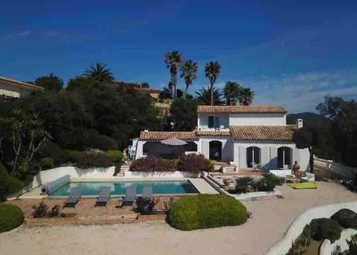 Quiet 4 Bedrooms Full Sea View Heated Pool *