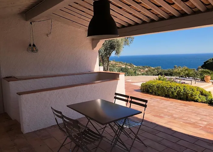 Quiet 4 Bedrooms Full Sea View Heated Pool