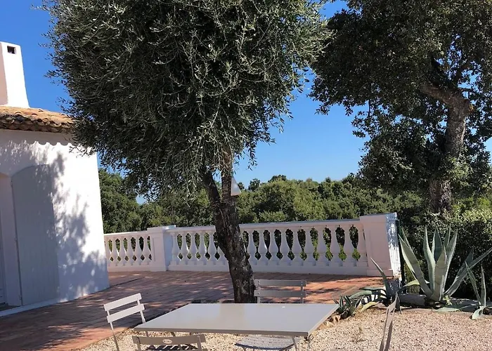 Quiet 4 Bedrooms Full Sea View Heated Pool *